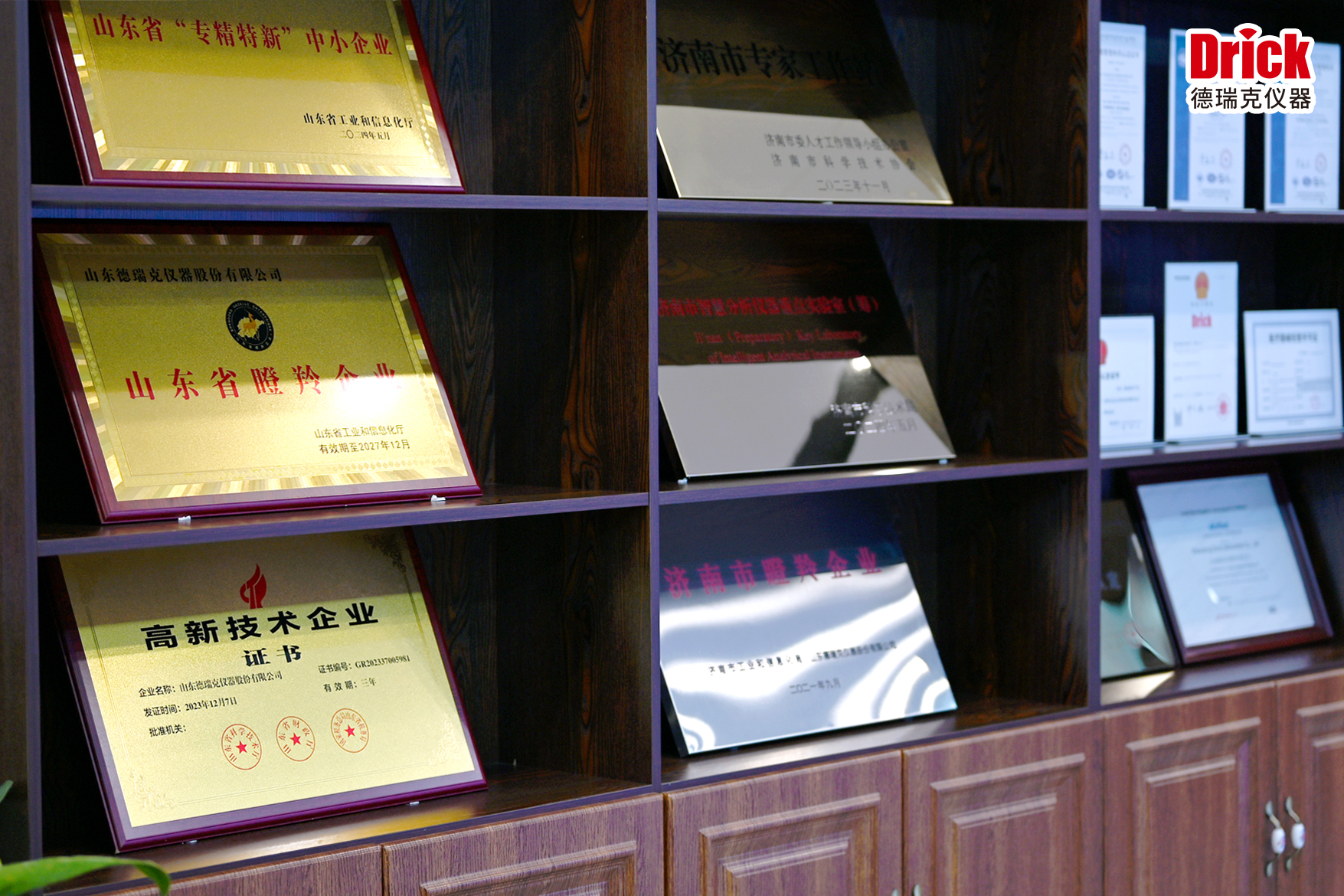 1742197881151605.jpg 02.jpg